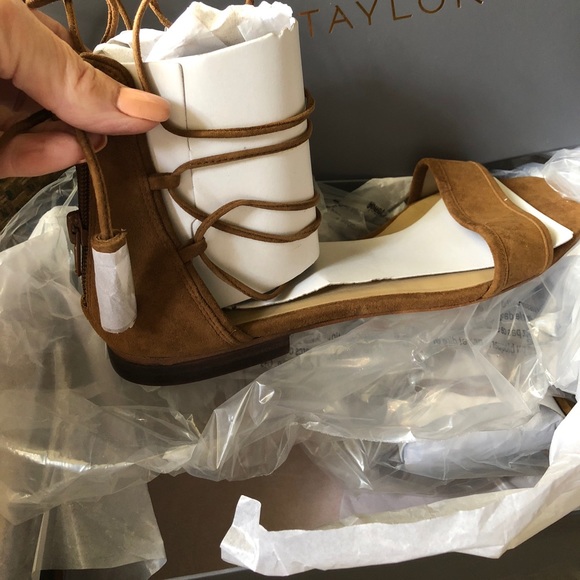 NWT Ann Taylor Suede Astrid Laceup Sandals Sz 8.5 - Picture 4 of 8